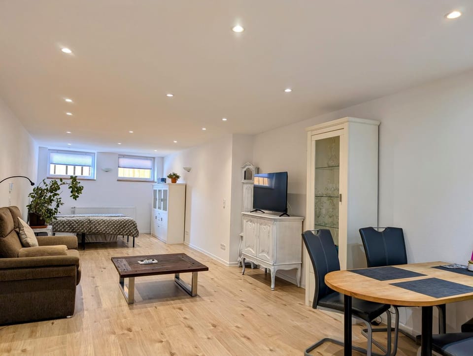 Bed, TV and multimedia, Living room, Seating area, Dining area, Bedroom