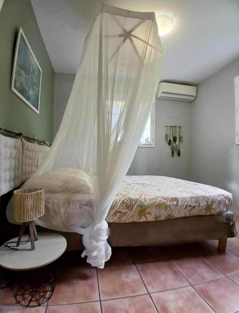 Bedroom, air conditioner