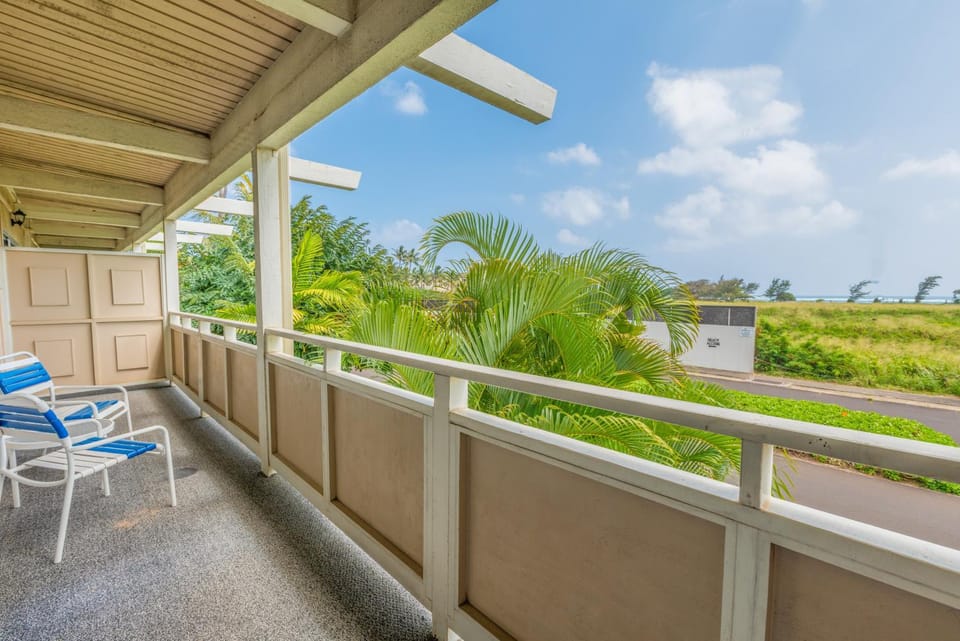 Plantation Hale w/pool next to Coconut Marketplace in Kapaa (J15) House in Wailua