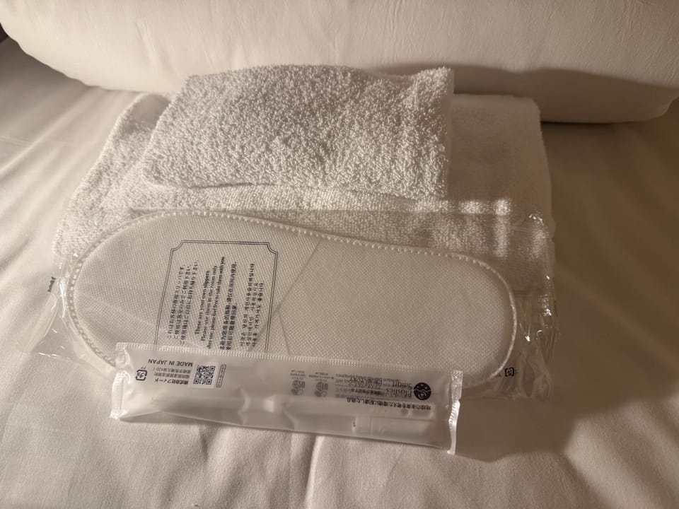 Bed, Photo of the whole room, towels