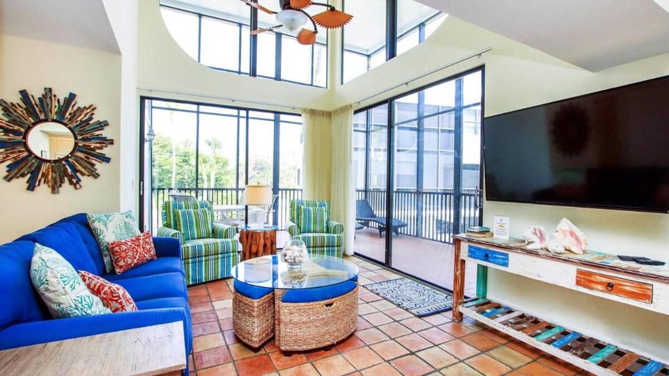 TV and multimedia, Living room, Seating area, Evening entertainment