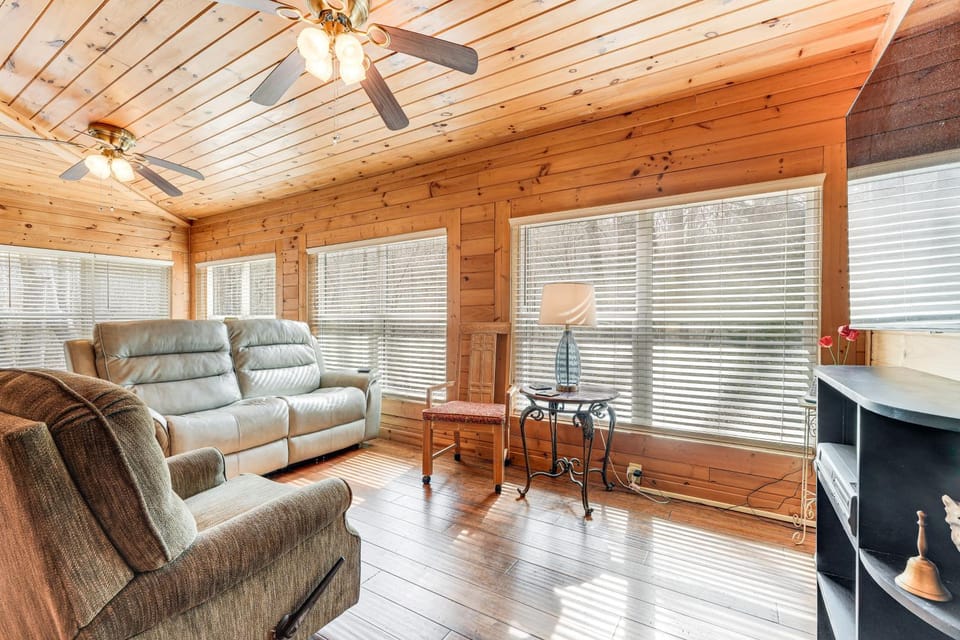 7 Mi to Lake Chatuge: Creekside Cabin w/ Decks! Cabin in Shooting Creek