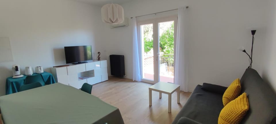 TV and multimedia, Living room, Dining area