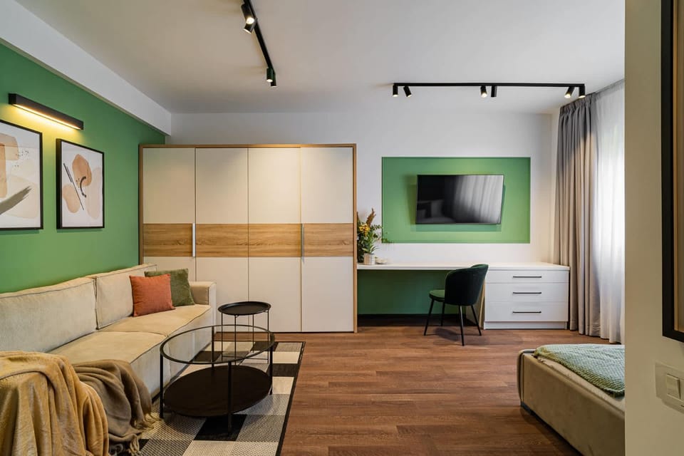 Property building, Bed, TV and multimedia, Photo of the whole room, Bedroom, wardrobe