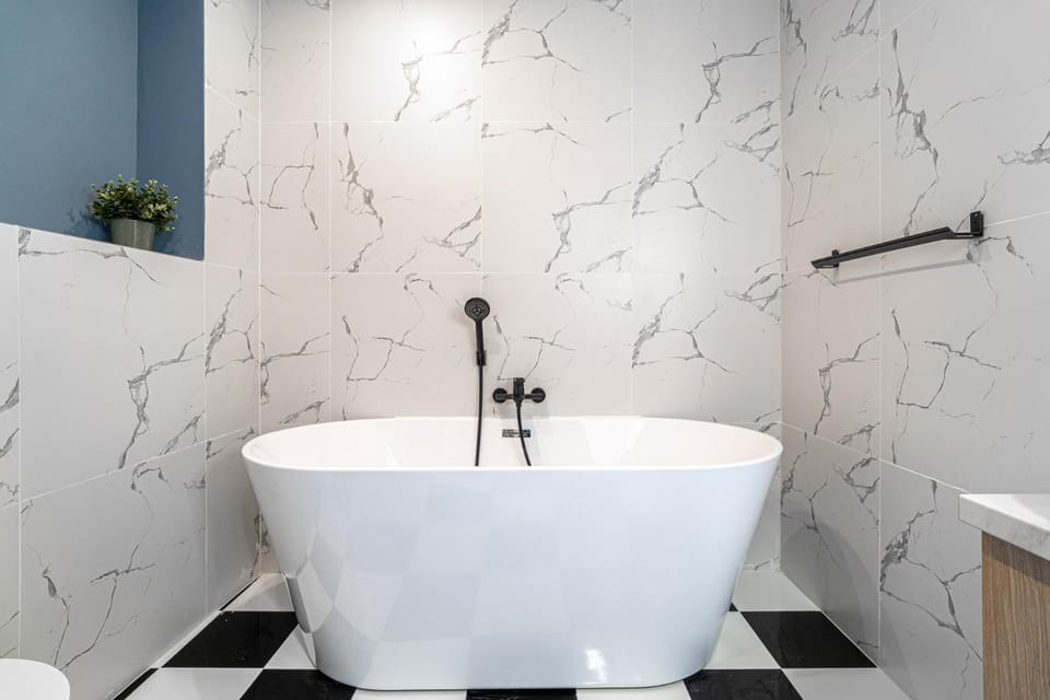 Shower, Toilet, Bathroom, Bath