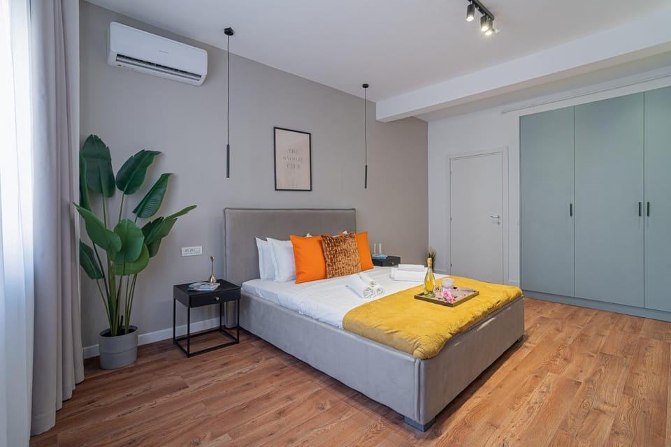 Bed, Bedroom, air conditioner