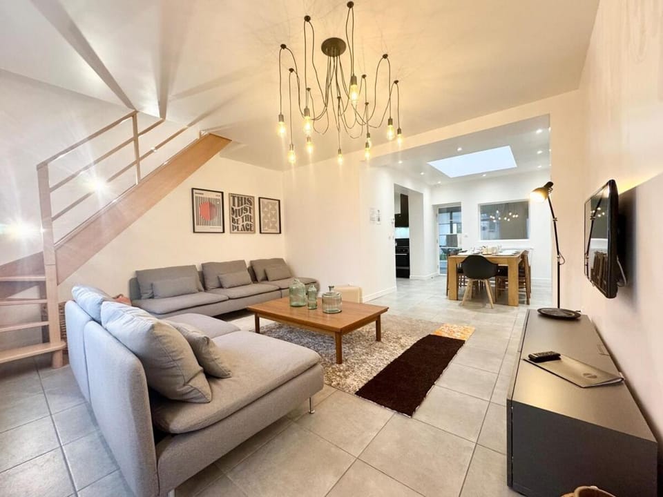 TheLittleHouse - Maison- Jardin Bed and Breakfast in Calais