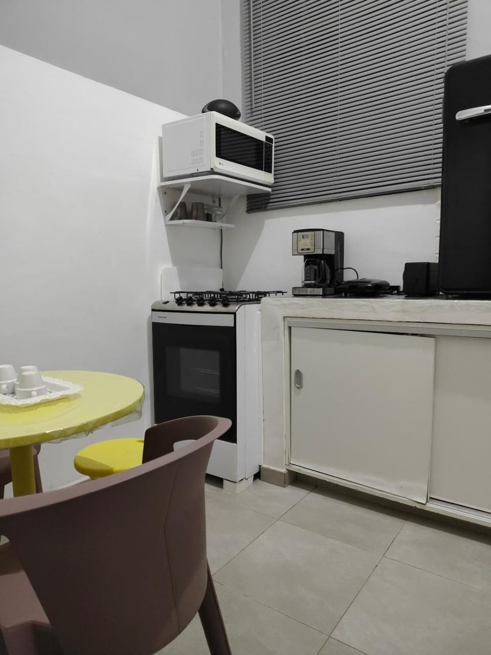 Kitchen or kitchenette, Dining area, minibar, oven, pet friendly, stove, toaster