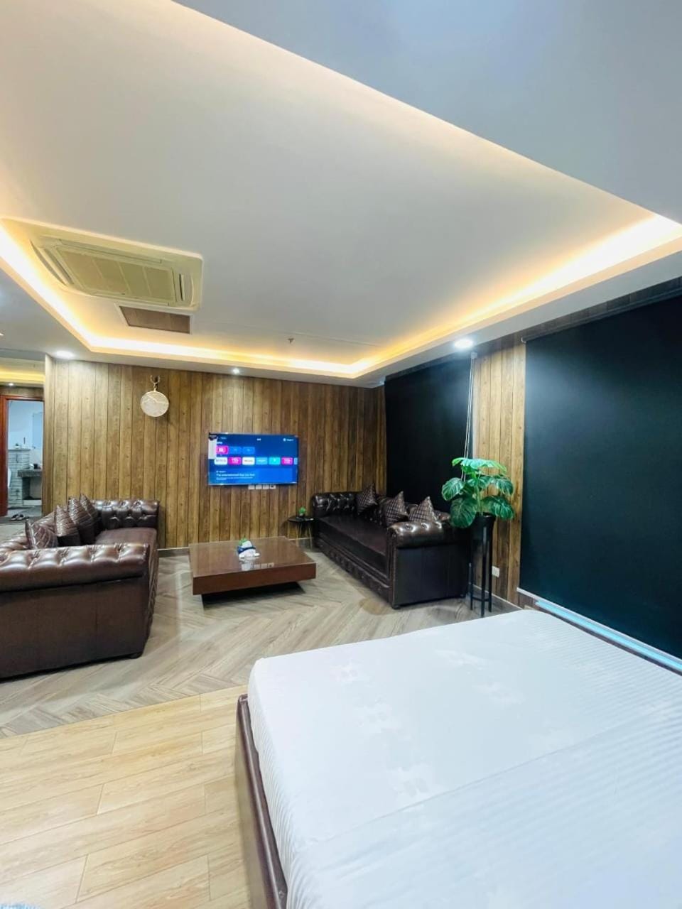 Communal lounge/ TV room