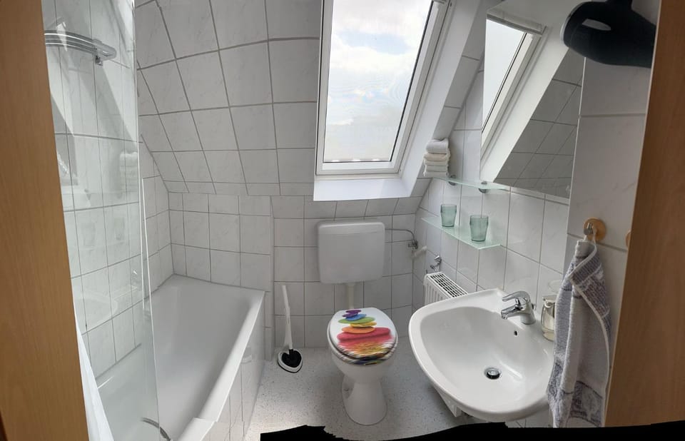 Shower, Toilet, Bathroom, Bath, towels
