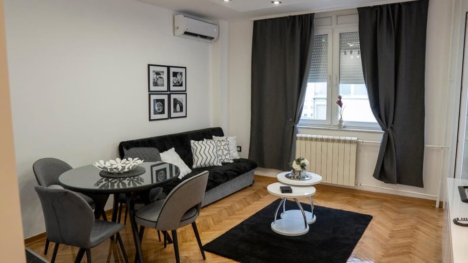 Living room, Seating area, Dining area, air conditioner