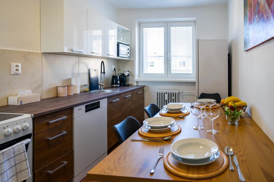 Kitchen or kitchenette, dishwasher