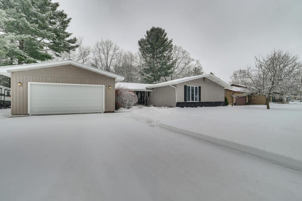 3 Mi to Dtwn Alpena: Family Home w/ Yard! House in Alpena