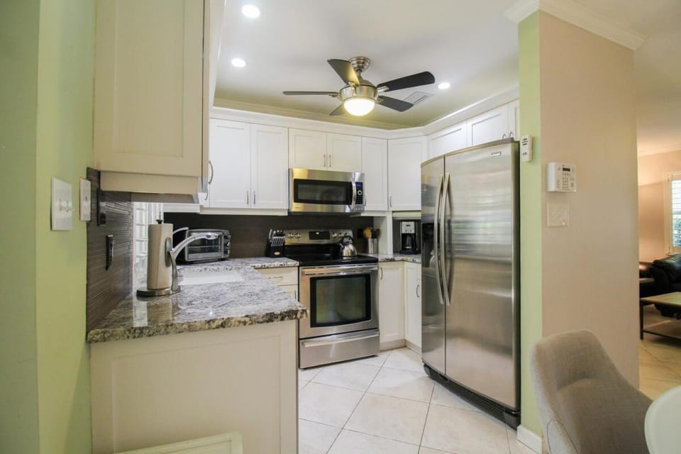 Kitchen or kitchenette, oven