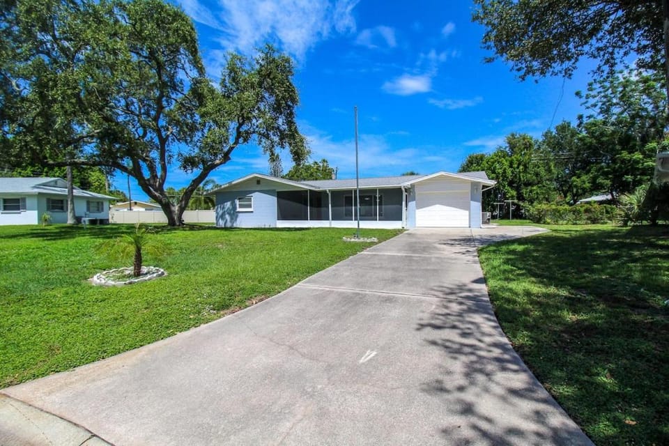 Property building, Day, Natural landscape