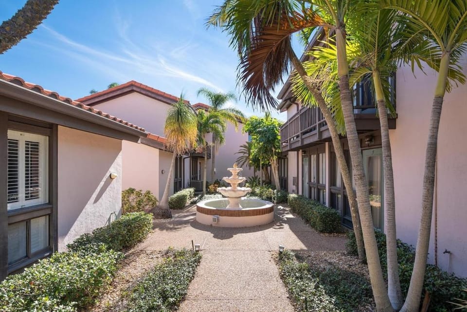 Property building, Day, Garden