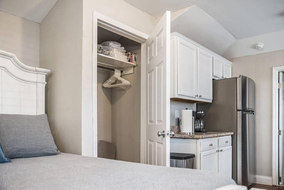 Old Dauphin Way Historic Home - Unit 1 Apartment in Mobile