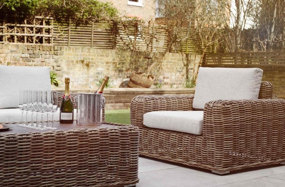 Luxury 5-Bedroom town house in Brook Green Central London Bed and Breakfast in London