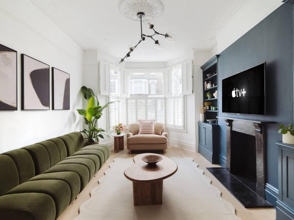 Luxury 5-Bedroom town house in Brook Green Central London Bed and Breakfast in London