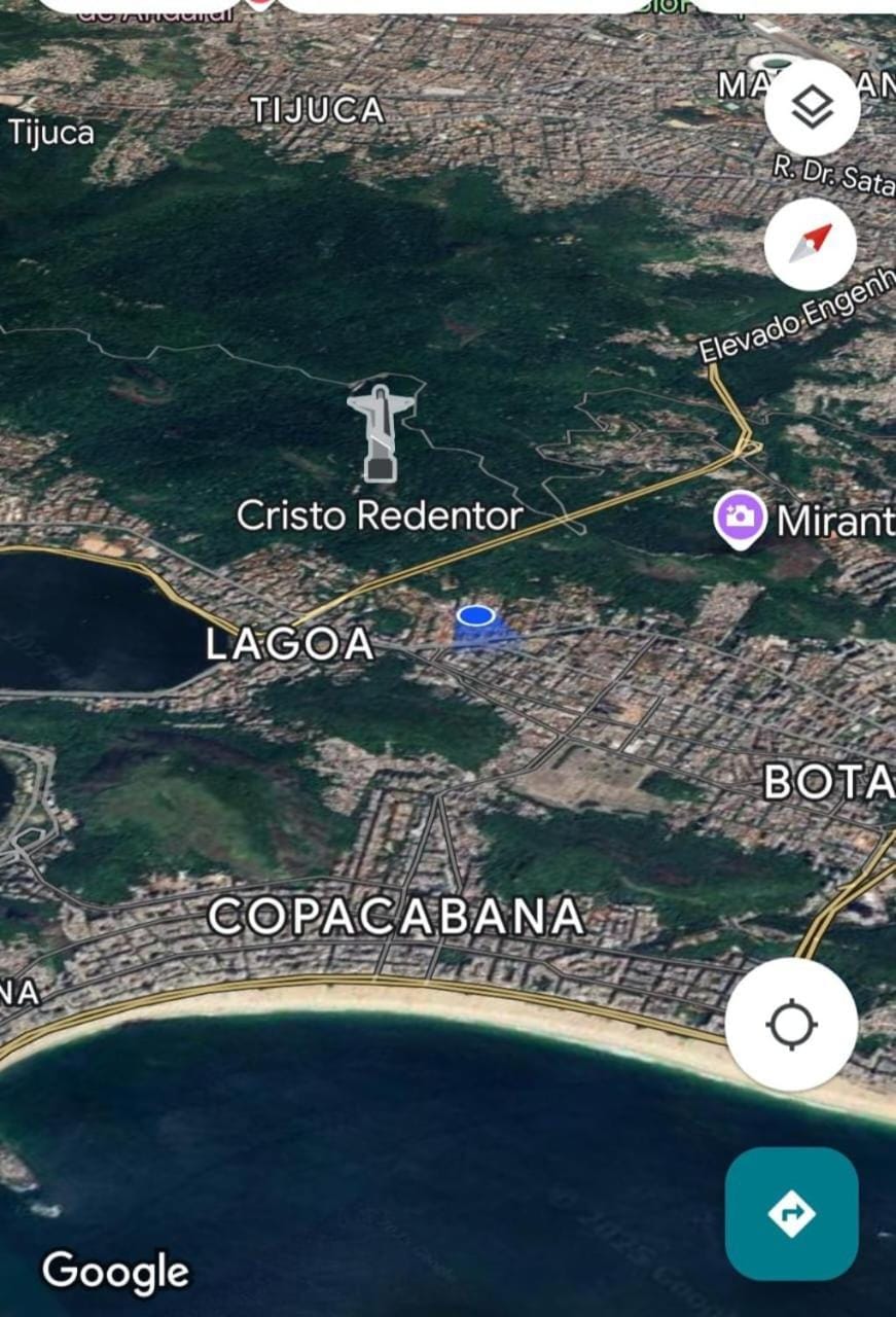 Suvaco de Cristo no Humaitá Apartment in Rio de Janeiro