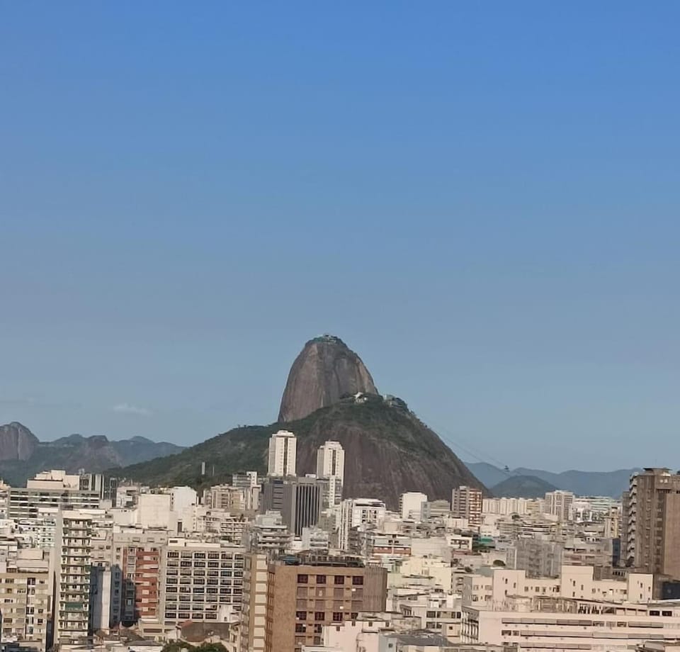 Suvaco de Cristo no Humaitá Apartment in Rio de Janeiro