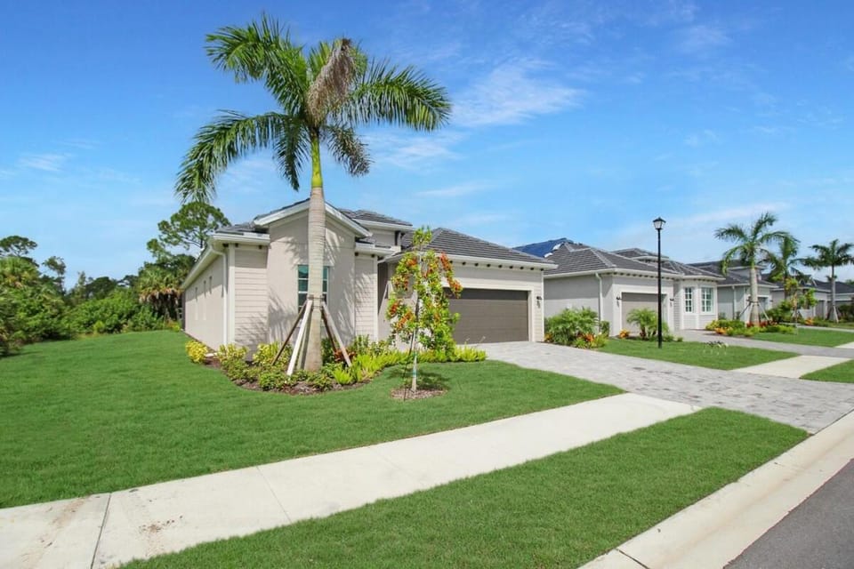Property building, Day, Natural landscape