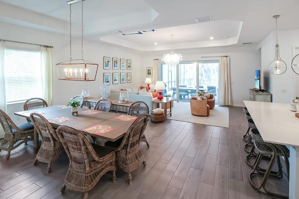 Living room, Seating area, Dining area