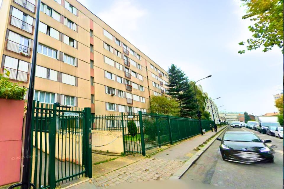 Property building, Day, Neighbourhood, Street view