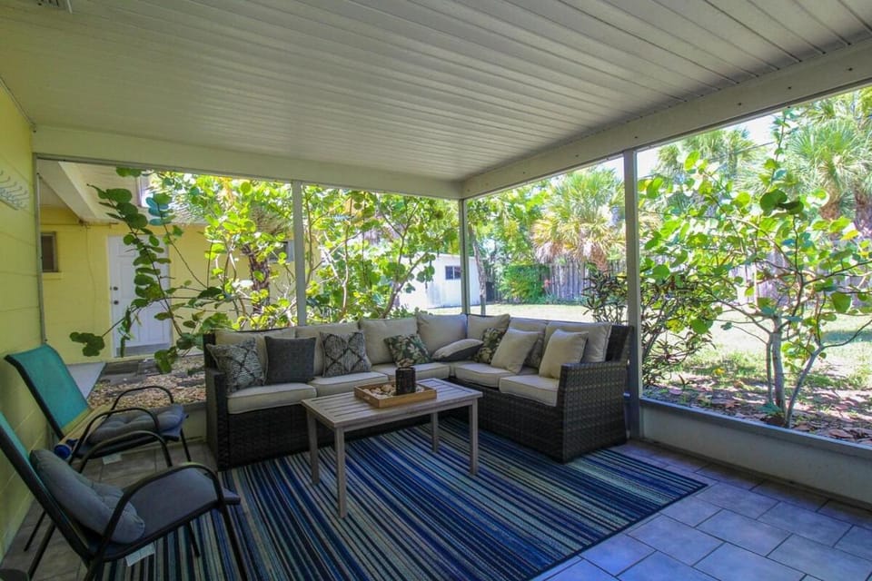 Patio, Day, Balcony/Terrace, Seating area