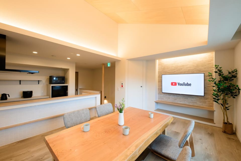 TV and multimedia, Kitchen or kitchenette, Seating area, Dining area
