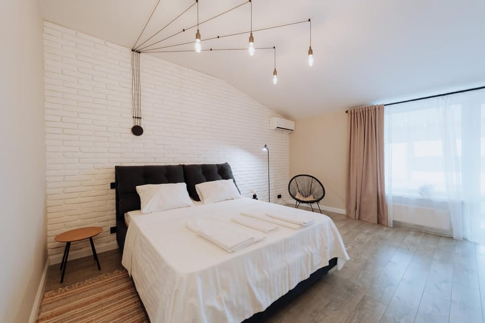 Bed, Bedroom, towels, air conditioner