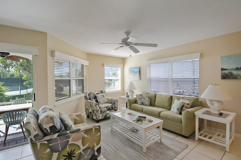Redecorated 2BR condo with a pond view from the relaxing lanai House in Siesta Beach
