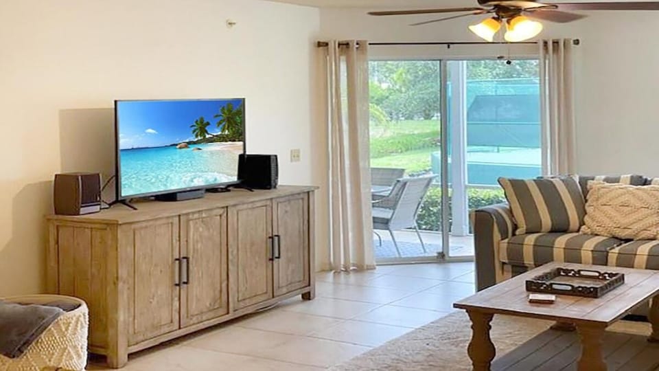 TV and multimedia, Living room, Seating area, Evening entertainment