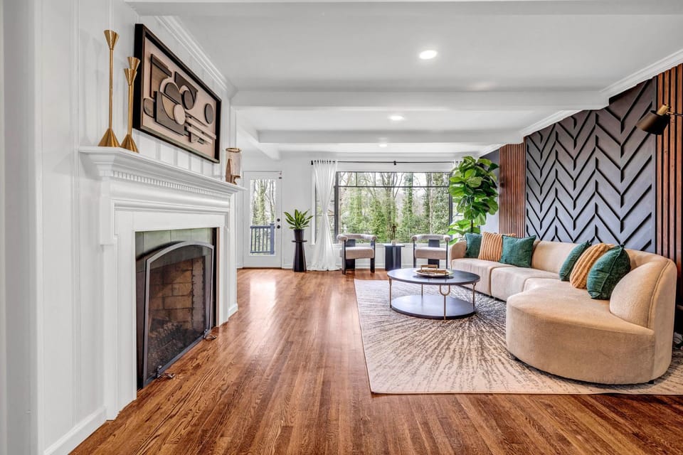 Mid-Century Buckhead Home, 6 Mi to Mercedes-Benz! House in Buckhead