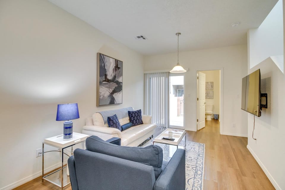 3 Mi to Old Town: Albuquerque Townhome w/ Yard! House in Albuquerque