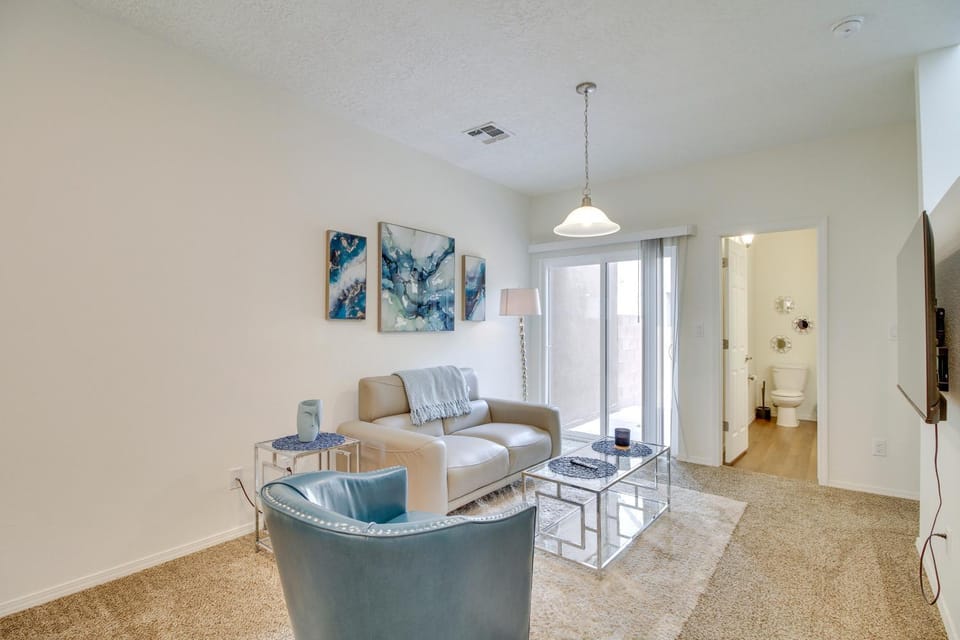 4 Mi to UNM: Convenient Albuquerque Townhome! House in Albuquerque