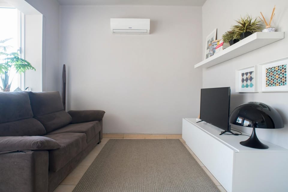 TV and multimedia, Living room, Dining area, air conditioner