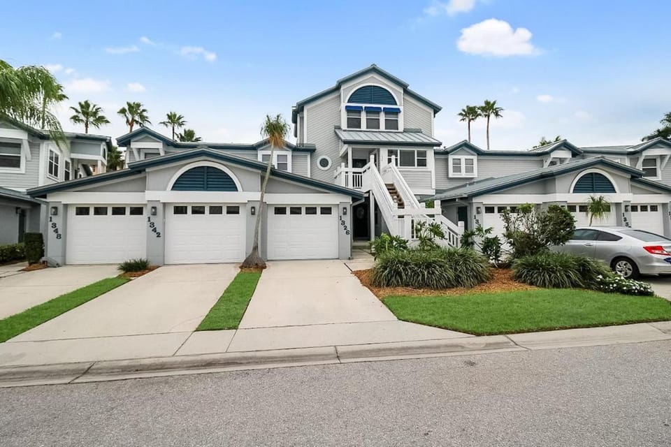 Garden view Siesta Key condo - Pickleball, 2 pools, beach access House in Siesta Beach