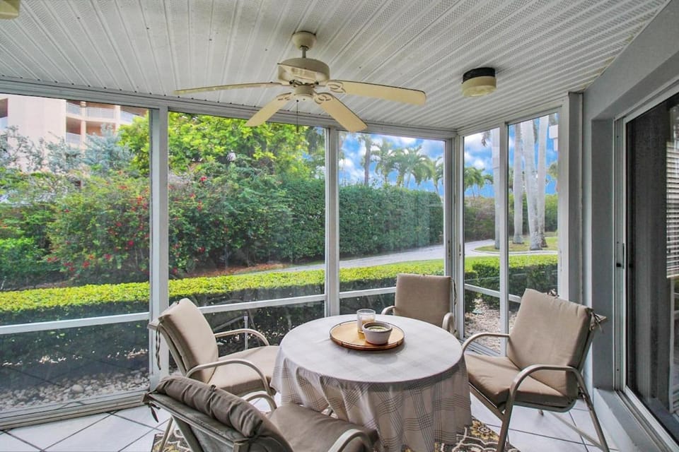 Charming Siesta Key Condo With Private Beach Access House in Siesta Beach