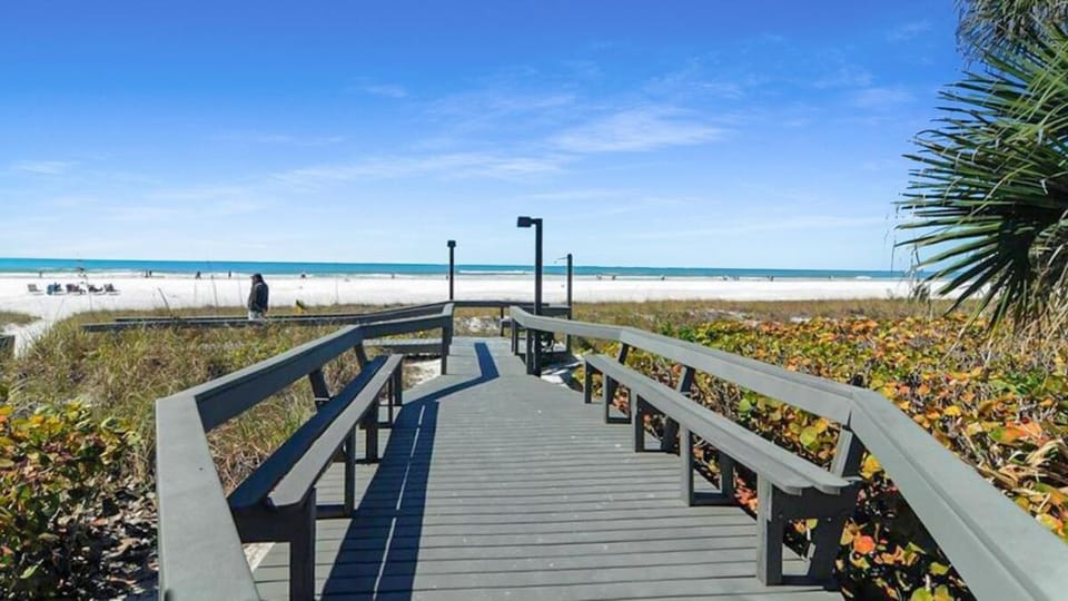 Charming Siesta Key Condo With Private Beach Access House in Siesta Beach