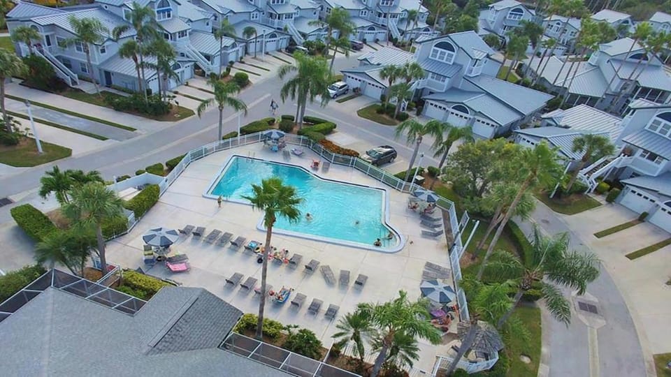 Neighbourhood, Bird's eye view, Swimming pool
