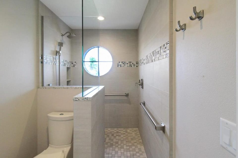 Shower, Toilet