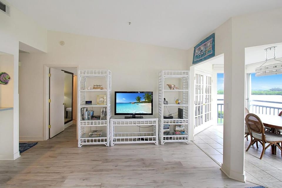 TV and multimedia, Living room, Dining area, Evening entertainment