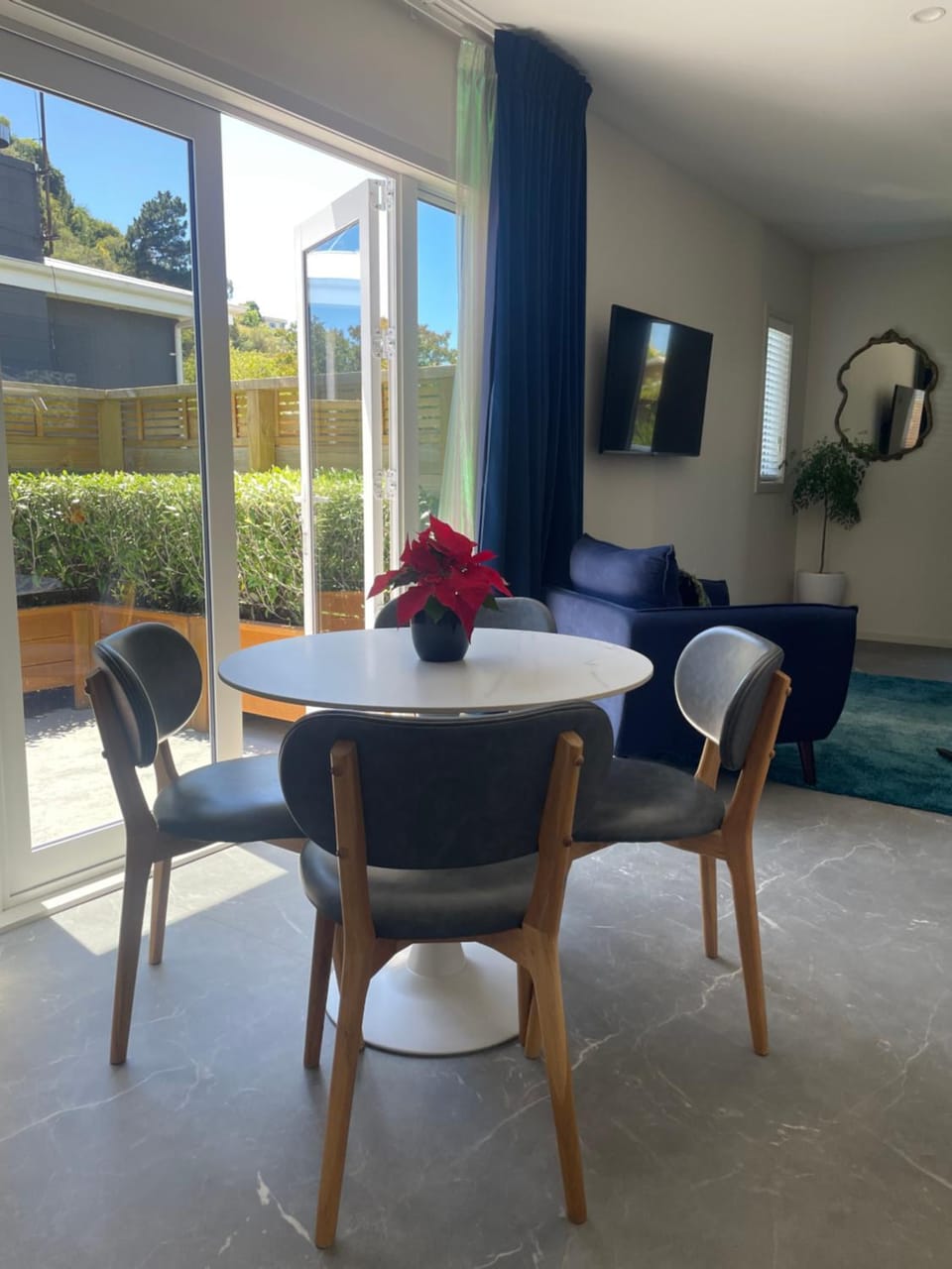 Living room, Seating area, Dining area, Breakfast