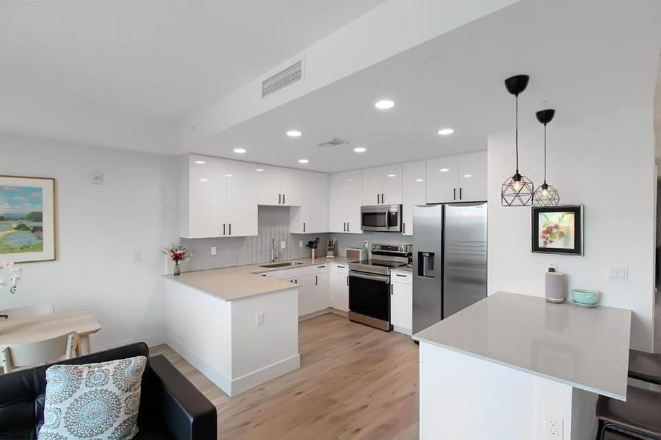 Luxury Condo Living on Sarasota Bay, Minutes From Downtown House in Sarasota