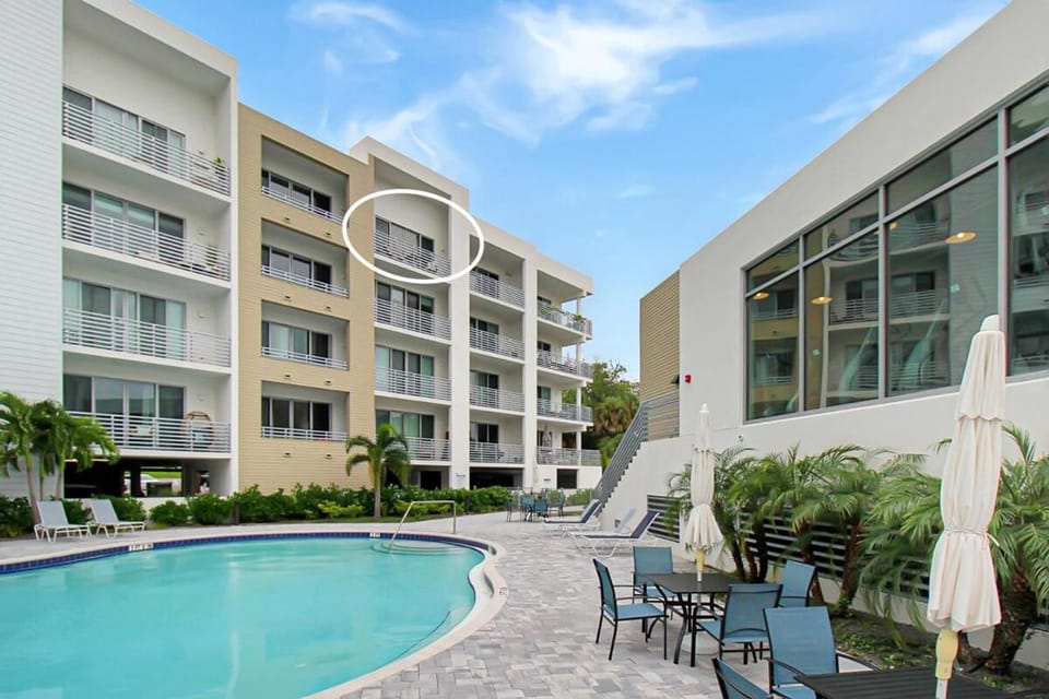 Luxury Condo Living on Sarasota Bay, Minutes From Downtown House in Sarasota