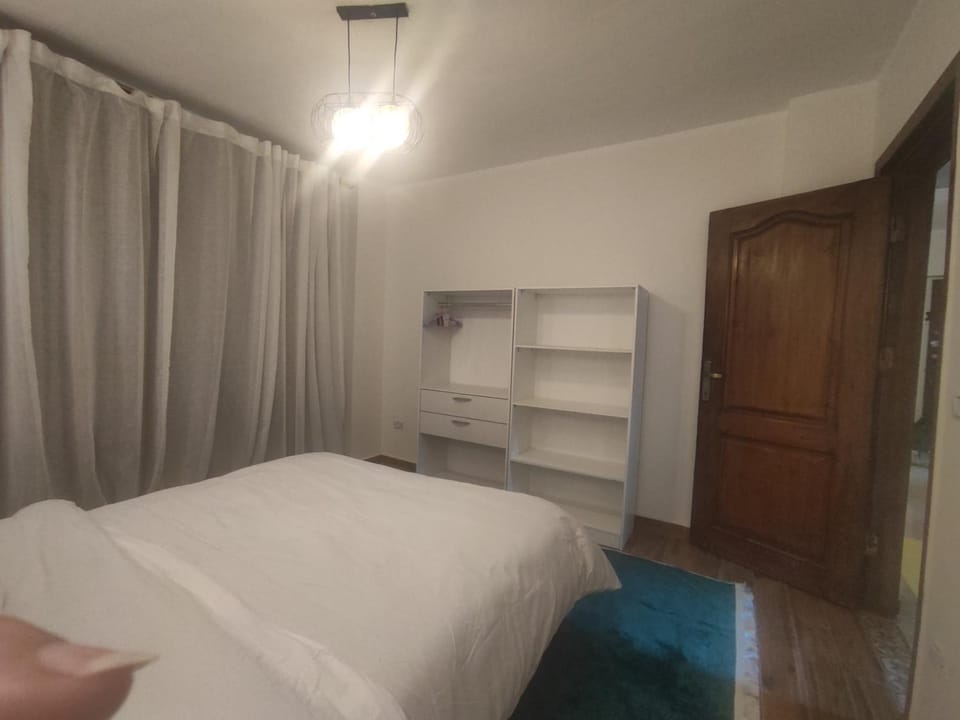 شقة فندقية قريبة من المتحف المصرى ومول مصر والاهرامات عجائب الدنيا السبعة Apartment in Egypt
