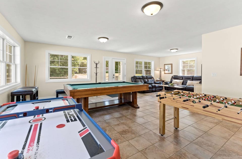 Swan Shores-Expansive Lakefront Home with Private Dock House in Michigan