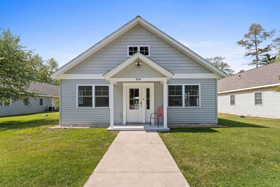 Property building, Facade/entrance, Day, Summer