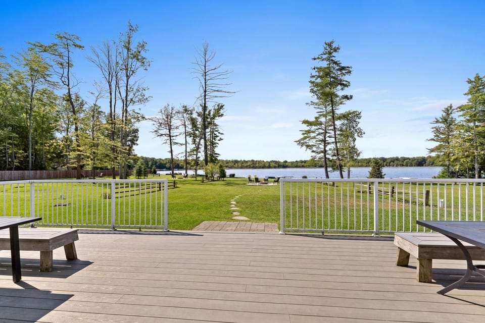 Patio, Day, Natural landscape, Summer, Balcony/Terrace, Seating area, Garden view, Lake view
